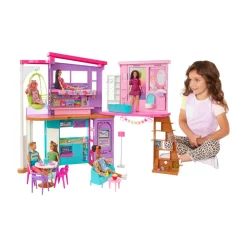Casa Di Malibu (106 Cm) Playset Casa Delle Bambole Con 2 Piani, 6 Stanze, Ascensore, Altalena E +30 Accessori, Giocattolo Per Bambini 3+ Anni Case Delle Bambole