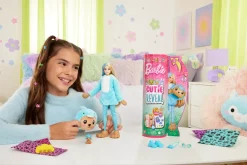 Hot Cutie Reveal Bambola Con Costume Di Peluche Da Orsacchiotto-Delfino E 10 Accessori A Sorpresa Cambia Colore, Serie Amici Cuccioli Fashion Dolls