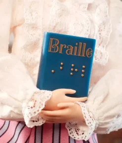 Sale Helen Keller, Bambola Da Collezione Con Blusa E Gonna, Certificato Di Autenticita, 6+ Anni Fashion Dolls