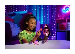 Sale Draculaura, Bambola Con Accessori E Cucciolo Di Pipistrello, Snodata E Alla Moda Con Capelli Rosa E Neri, Giocattolo Per Bambini, 4+ Anni, Hhk51 Fashion Dolls